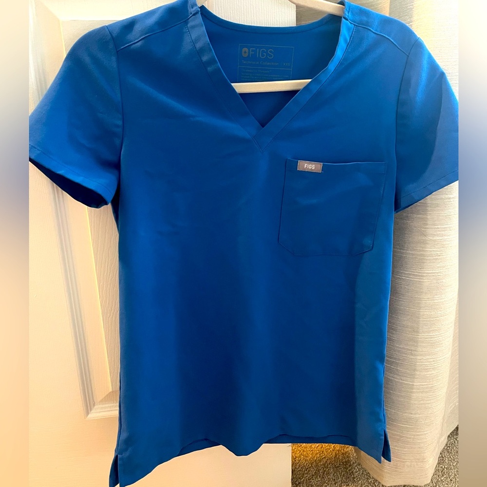 Figs scrub top